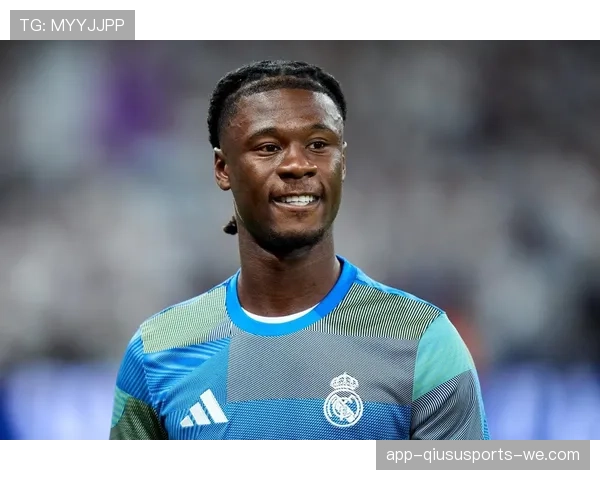 卡马文加的多面性与战术适配性：固定位置是否限制其价值？