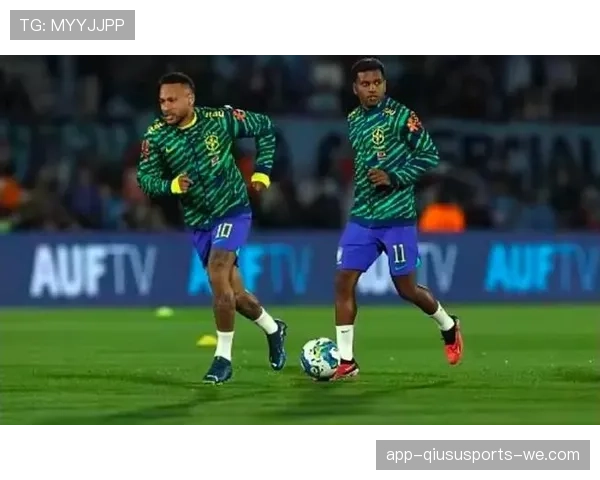 内马尔边路与前腰表现对比：最佳战术定位到底在哪里