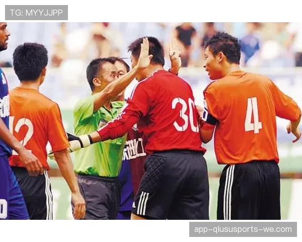 中断规则：裁判暂停比赛的判定条件与恢复流程